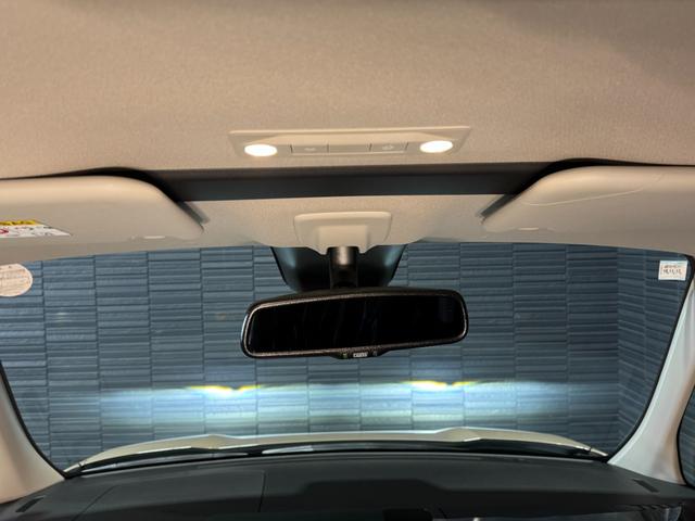 デリカミニ Ｔ　プレミアム　ブラックエンブレムセット　トーヨーＲ／Ｔタイヤ　ルーフレール　寒冷地プラスパッケージ（ＬＥＤリアフォグランプ・フロントワイパーデアイサー・スタートアップヒーター）　２トーンカラー　サンプルカー（20枚目）