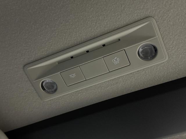 デリカミニ Ｔ　プレミアム　ブラックエンブレムセット　トーヨーＲ／Ｔタイヤ　ルーフレール　寒冷地プラスパッケージ（ＬＥＤリアフォグランプ・フロントワイパーデアイサー・スタートアップヒーター）　２トーンカラー　サンプルカー（21枚目）