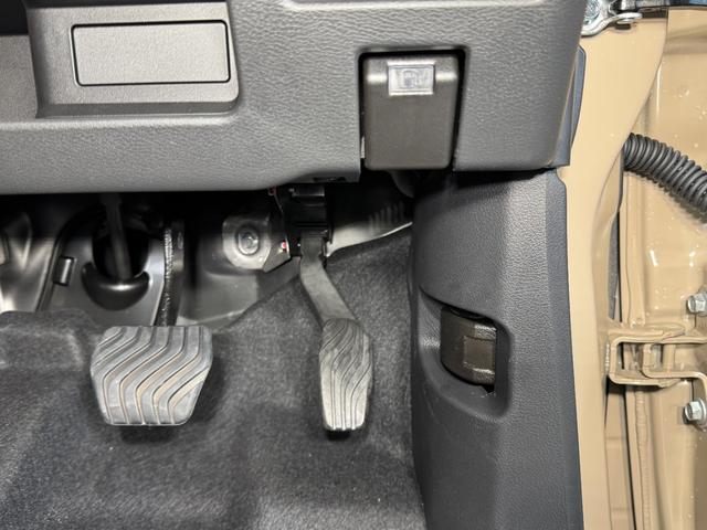 デリカミニ Ｔ　プレミアム　ブラックエンブレムセット　トーヨーＲ／Ｔタイヤ　ルーフレール　寒冷地プラスパッケージ（ＬＥＤリアフォグランプ・フロントワイパーデアイサー・スタートアップヒーター）　２トーンカラー　サンプルカー（32枚目）