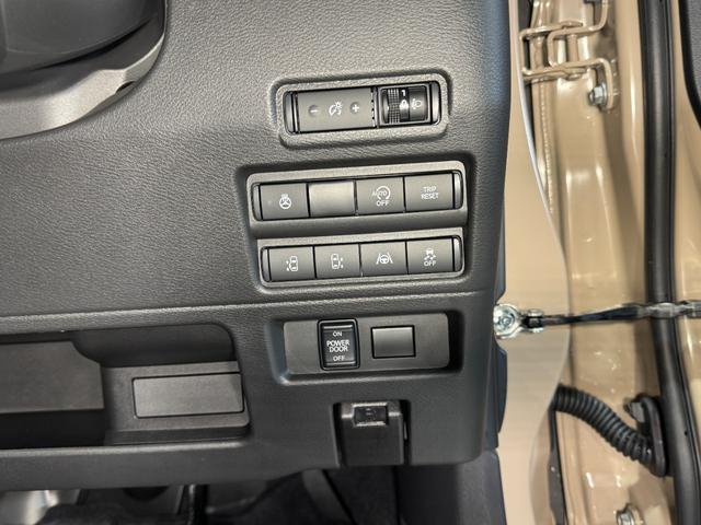 デリカミニ Ｔ　プレミアム　ブラックエンブレムセット　トーヨーＲ／Ｔタイヤ　ルーフレール　寒冷地プラスパッケージ（ＬＥＤリアフォグランプ・フロントワイパーデアイサー・スタートアップヒーター）　２トーンカラー　サンプルカー（33枚目）