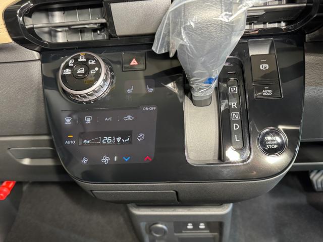 デリカミニ Ｔ　プレミアム　ブラックエンブレムセット　トーヨーＲ／Ｔタイヤ　ルーフレール　寒冷地プラスパッケージ（ＬＥＤリアフォグランプ・フロントワイパーデアイサー・スタートアップヒーター）　２トーンカラー　サンプルカー（41枚目）