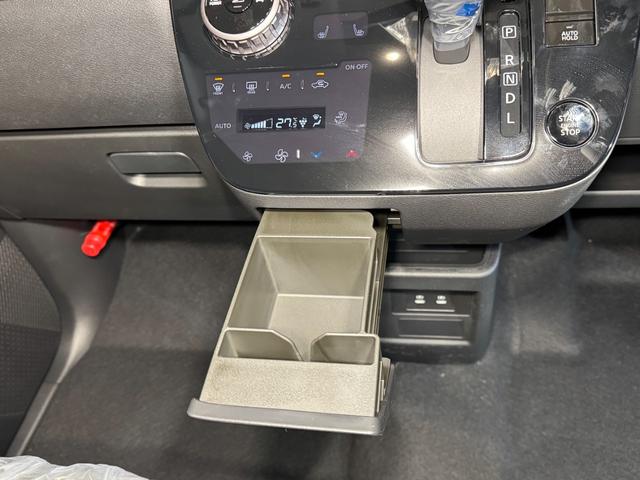 デリカミニ Ｔ　プレミアム　ブラックエンブレムセット　トーヨーＲ／Ｔタイヤ　ルーフレール　寒冷地プラスパッケージ（ＬＥＤリアフォグランプ・フロントワイパーデアイサー・スタートアップヒーター）　２トーンカラー　サンプルカー（42枚目）