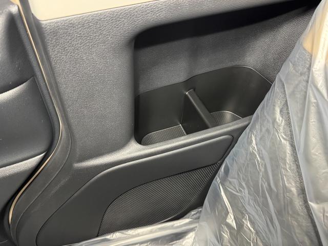 デリカミニ Ｔ　プレミアム　ブラックエンブレムセット　トーヨーＲ／Ｔタイヤ　ルーフレール　寒冷地プラスパッケージ（ＬＥＤリアフォグランプ・フロントワイパーデアイサー・スタートアップヒーター）　２トーンカラー　サンプルカー（58枚目）