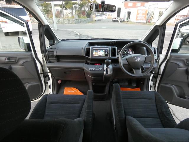 ステップワゴン Ｇ　ＨＩＤエディション　特別仕様車　４ＷＤ　両側パワースライドドア　ナビＴＶ　バックカメラ　走行距離９６７６９キロ　８人乗り　２０００ＣＣ　３列シート　フルフラットシート　エンジンスターター（16枚目）