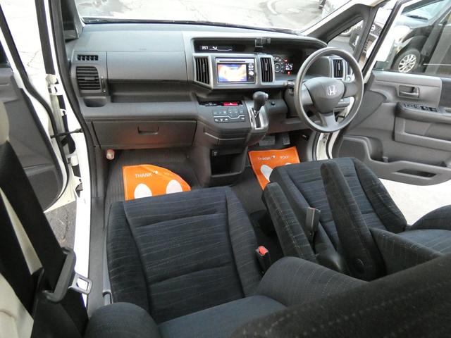 ステップワゴン Ｇ　ＨＩＤエディション　特別仕様車　４ＷＤ　両側パワースライドドア　ナビＴＶ　バックカメラ　走行距離９６７６９キロ　８人乗り　２０００ＣＣ　３列シート　フルフラットシート　エンジンスターター（19枚目）