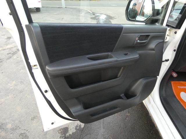 ステップワゴン Ｇ　ＨＩＤエディション　特別仕様車　４ＷＤ　両側パワースライドドア　ナビＴＶ　バックカメラ　走行距離９６７６９キロ　８人乗り　２０００ＣＣ　３列シート　フルフラットシート　エンジンスターター（26枚目）