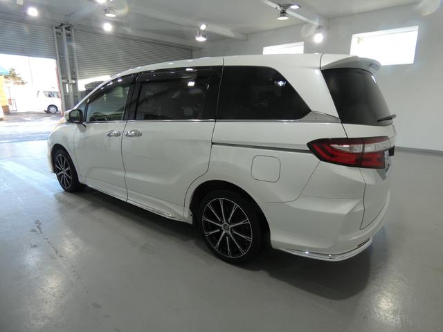 オデッセイ アブソルート　４ＷＤ　寒冷地仕様　両側パワースライドドア　フルセグナビ　ＣＴＢＡ　車検令和９年１２月　ハーフレザーシート　クルーズコントロール　フルフラットシート（6枚目）