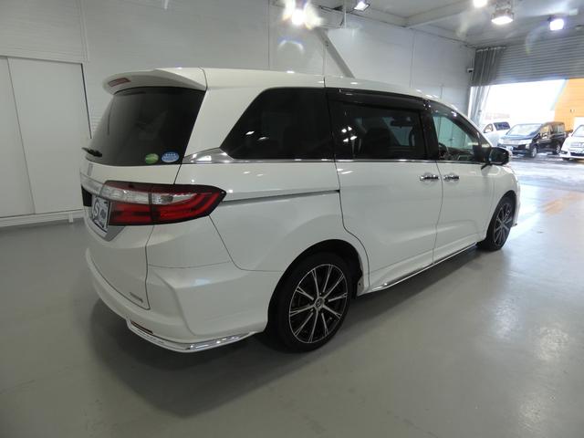 オデッセイ アブソルート　４ＷＤ　寒冷地仕様　両側パワースライドドア　フルセグナビ　ＣＴＢＡ　車検令和９年１２月　ハーフレザーシート　クルーズコントロール　フルフラットシート（7枚目）