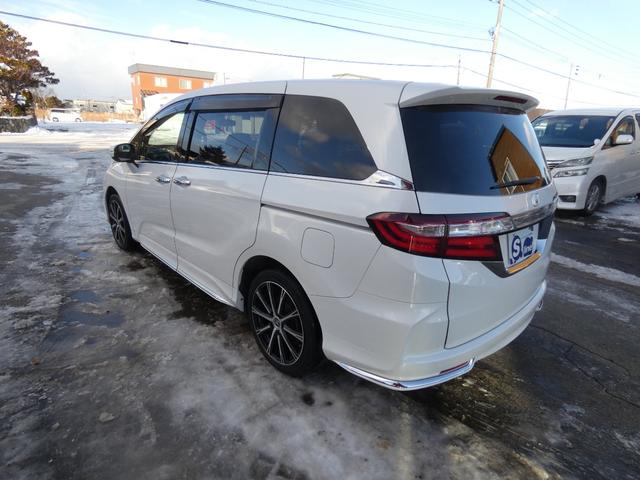 オデッセイ アブソルート　４ＷＤ　寒冷地仕様　両側パワースライドドア　フルセグナビ　ＣＴＢＡ　車検令和９年１２月　ハーフレザーシート　クルーズコントロール　フルフラットシート（11枚目）