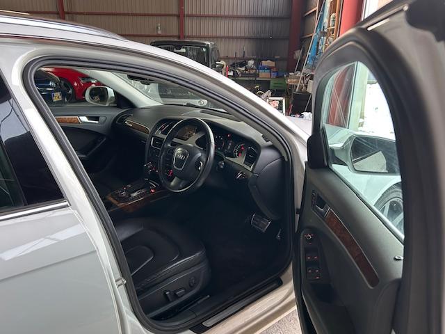 A4アバント 2.0TFSIクワトロ 修復歴なし 純正ナビ 本革シート バックカメラ ドライブレコーダー(12枚目)