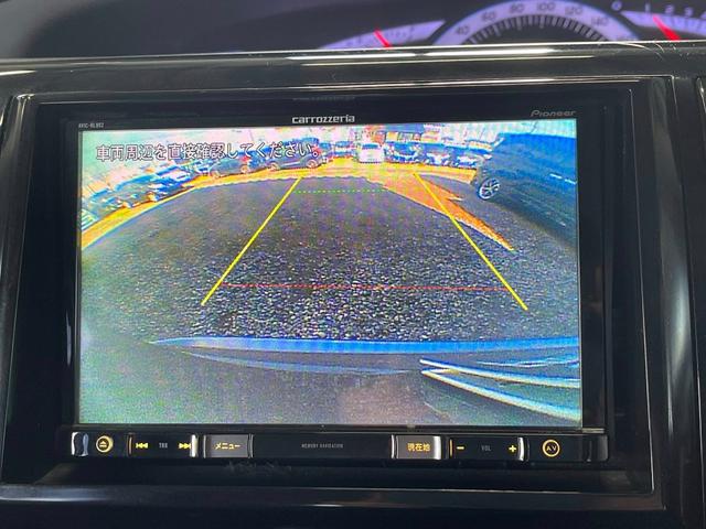 バックカメラ付きで車庫入れ楽々☆