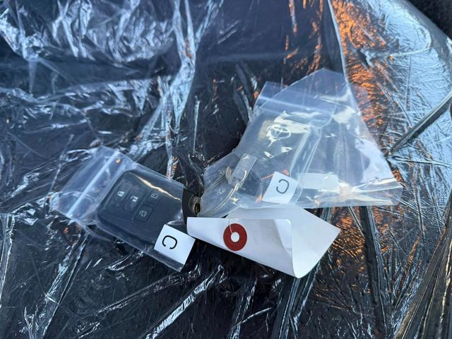 ハイエースバン ロングスーパーＧＬ　ダークプライムＳ　４ＷＤ　両側パワスラ　デジタルインナーミラー　フロアマット　ＥＴＣ　ＬＥＤヘッド　モデリスタフルエアロ　コンビハンドル　ハーフレザーシート　オートマチックハイビーム（17枚目）