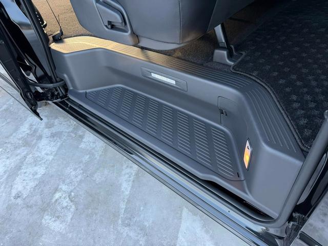 ハイエースバン ロングスーパーＧＬ　ダークプライムＳ　４ＷＤ　両側パワスラ　デジタルインナーミラー　フロアマット　ＥＴＣ　ＬＥＤヘッド　モデリスタフルエアロ　コンビハンドル　ハーフレザーシート　オートマチックハイビーム（22枚目）