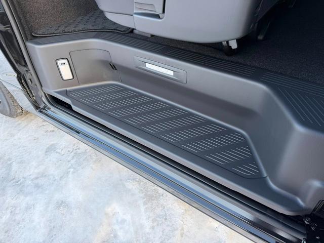 ハイエースバン ロングスーパーＧＬ　ダークプライムＳ　４ＷＤ　両側パワスラ　デジタルインナーミラー　フロアマット　ＥＴＣ　ＬＥＤヘッド　モデリスタフルエアロ　コンビハンドル　ハーフレザーシート　オートマチックハイビーム（23枚目）