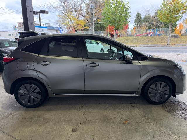 ノート Ｘ　ＦＯＵＲ　プロパイロット　全方位モニタ　衝突軽減ブレーキ　フルセグ地デジ　ステアリングヒーター　アップルカープレイ連動　ＥＴＣ　ブラインドスポットモニタ　寒冷地仕様　　デジタルミラー　置ダケ充電　踏み間違い防止（10枚目）