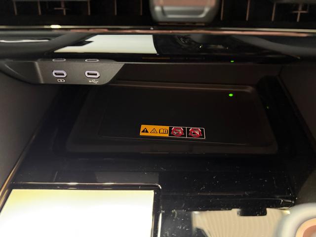 ヴェルファイアハイブリッド Z プレミア 寒冷地仕様 ムーンルーフ フリップダウンモニタ デジタルインナーミラー 電動サンシェード ヘッドアップディスプレイ パノラミックビュー全方位モニタ アドバンスドパークリモート機能付き ブラインドモニタ(49枚目)