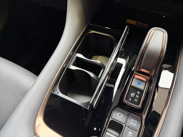 ヴェルファイアハイブリッド Z プレミア 寒冷地仕様 ムーンルーフ フリップダウンモニタ デジタルインナーミラー 電動サンシェード ヘッドアップディスプレイ パノラミックビュー全方位モニタ アドバンスドパークリモート機能付き ブラインドモニタ(52枚目)