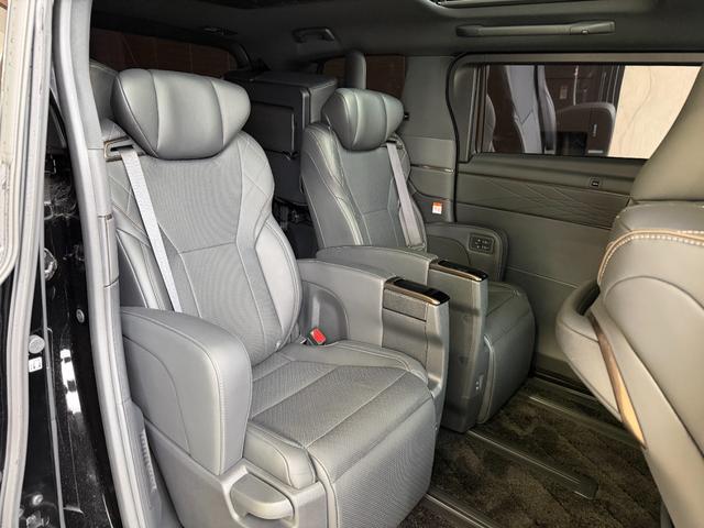 ヴェルファイアハイブリッド Z プレミア 寒冷地仕様 ムーンルーフ フリップダウンモニタ デジタルインナーミラー 電動サンシェード ヘッドアップディスプレイ パノラミックビュー全方位モニタ アドバンスドパークリモート機能付き ブラインドモニタ(64枚目)