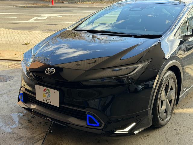 プリウス U モデリスタフルエアロ・イルミブレード・パノラミックビュー全方位モニタ・寒冷地仕様(本州仕入)・地デジ・ETC・ステアリングヒーター・シートヒーター・ブラインドスポットモニタ・安心降車アシスト(3枚目)