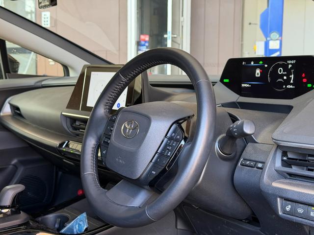 プリウス U モデリスタフルエアロ・イルミブレード・パノラミックビュー全方位モニタ・寒冷地仕様(本州仕入)・地デジ・ETC・ステアリングヒーター・シートヒーター・ブラインドスポットモニタ・安心降車アシスト(17枚目)