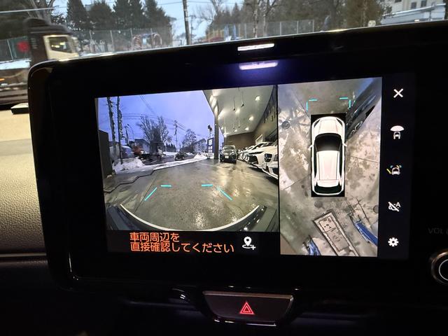 �t�����g�J�����ƑS���ʃ��j�^�@�����R�̊Ԃ���o��̂ɈЗ͂𔭊����܂��B