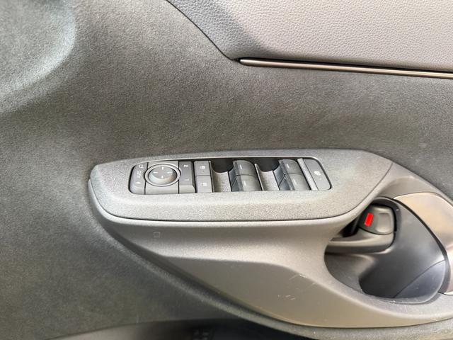 ヤリスクロス ハイブリッドZ 1500W電源 寒冷地 パノラミックビュー全方位モニタ ブラインドスポットモニタ ハンズフリーパワーバックドア LEDヘッドライト フルセグ地デジ ETC シートヒーター 衝突軽減ブレーキ ドラレコ(68枚目)