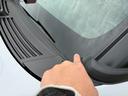 寒冷地仕様のお車なのでフロントガラスに熱線が入っています。