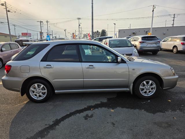 インプレッサスポーツワゴン １５ｉ　４ＷＤ　マニュアル　ＨＩＤ　キーレス　フォグライト　ＥＴＣ　ＡＢＳ（6枚目）