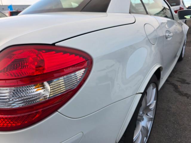 ＳＬＫ 　ＦＲ　Ｖ６　３，０００ｃｃ　電動オープン　７ＡＴ　禁煙車　ドラレコ　ＥＴＣ　記録簿　シートヒーター　レザーシート（17枚目）