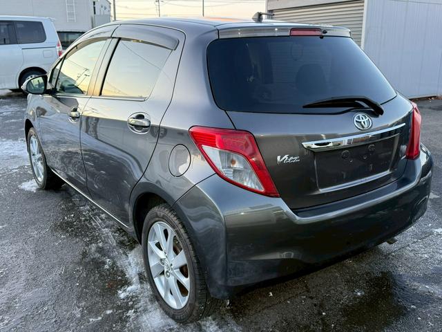 ヴィッツ U プッシュスタート Bluetooth ナビ TV オートライト ETC シートヒーター オートエアコン タイミングチェーン(3枚目)