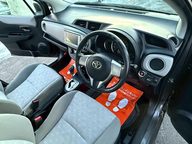 ヴィッツ U プッシュスタート Bluetooth ナビ TV オートライト ETC シートヒーター オートエアコン タイミングチェーン(17枚目)