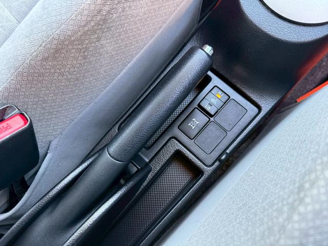 ヴィッツ U プッシュスタート Bluetooth ナビ TV オートライト ETC シートヒーター オートエアコン タイミングチェーン(33枚目)