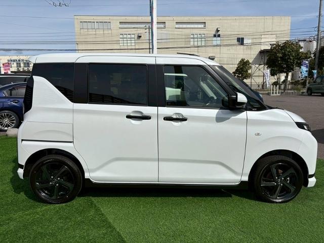 ムーヴ ＲＳ　ダンディスポーツ　４ＷＤ　届出済未使用車　ターボ　パノラマモニター　スマートアシスト　誤発進抑制機能　全車速追従クルコン　車線逸脱警報　コーナーセンサー　両側パワースライドドア　ＵＳＢ端子　オートブレーキホールド　ＬＥＤライト　純正１５ＡＷ（7枚目）