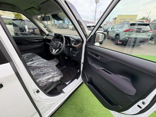 ムーヴ ＲＳ　ダンディスポーツ　４ＷＤ　届出済未使用車　ターボ　パノラマモニター　スマートアシスト　誤発進抑制機能　全車速追従クルコン　車線逸脱警報　コーナーセンサー　両側パワースライドドア　ＵＳＢ端子　オートブレーキホールド　ＬＥＤライト　純正１５ＡＷ（11枚目）