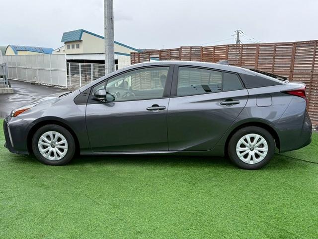 プリウス ＳセーフティプラスＩＩ　４ＷＤ　レンタアップ　ＢＳＭ　禁煙　後期型　ナビ機能付きディスプレイオーディオ　Ｂｌｕｅｔｏｏｔｈ　バックカメラ　ＥＴＣ２．０　レーダークルコン　クリアランスソナー　ＬＥＤヘッドライト　フォグ　オートハイビーム　純正アルミ（9枚目）