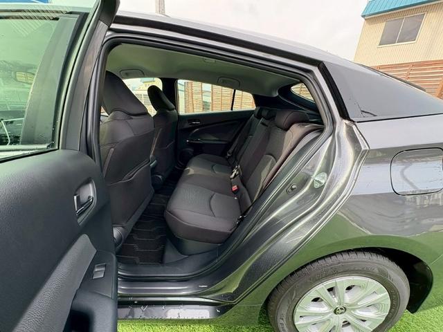 プリウス ＳセーフティプラスＩＩ　４ＷＤ　レンタアップ　ＢＳＭ　禁煙　後期型　ナビ機能付きディスプレイオーディオ　Ｂｌｕｅｔｏｏｔｈ　バックカメラ　ＥＴＣ２．０　レーダークルコン　クリアランスソナー　ＬＥＤヘッドライト　フォグ　オートハイビーム　純正アルミ（14枚目）