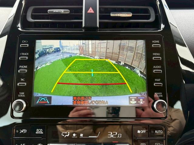 プリウス ＳセーフティプラスＩＩ　４ＷＤ　レンタアップ　ＢＳＭ　禁煙　後期型　ナビ機能付きディスプレイオーディオ　Ｂｌｕｅｔｏｏｔｈ　バックカメラ　ＥＴＣ２．０　レーダークルコン　クリアランスソナー　ＬＥＤヘッドライト　フォグ　オートハイビーム　純正アルミ（22枚目）