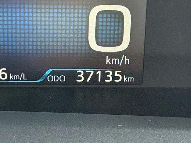 プリウス ＳセーフティプラスＩＩ　４ＷＤ　レンタアップ　ＢＳＭ　禁煙　後期型　ナビ機能付きディスプレイオーディオ　Ｂｌｕｅｔｏｏｔｈ　バックカメラ　ＥＴＣ２．０　レーダークルコン　クリアランスソナー　ＬＥＤヘッドライト　フォグ　オートハイビーム　純正アルミ（26枚目）