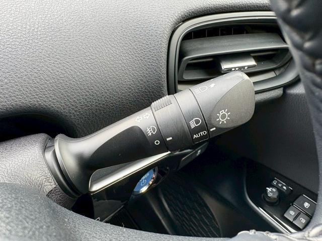 プリウス ＳセーフティプラスＩＩ　４ＷＤ　レンタアップ　ＢＳＭ　禁煙　後期型　ナビ機能付きディスプレイオーディオ　Ｂｌｕｅｔｏｏｔｈ　バックカメラ　ＥＴＣ２．０　レーダークルコン　クリアランスソナー　ＬＥＤヘッドライト　フォグ　オートハイビーム　純正アルミ（30枚目）