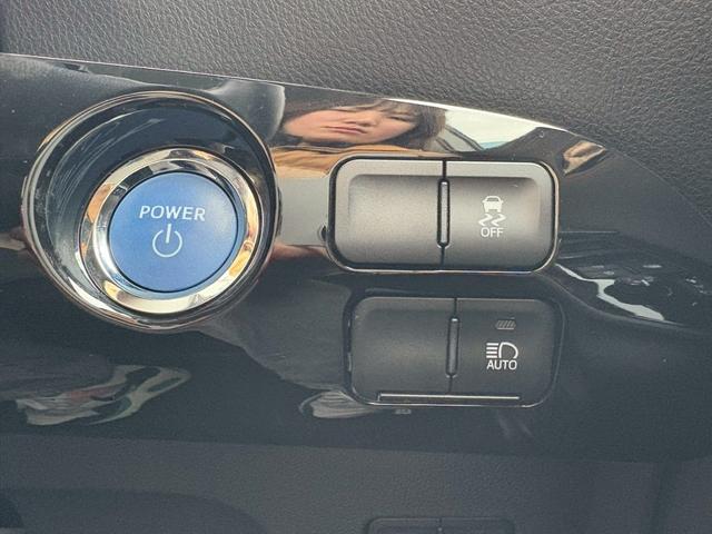 プリウス ＳセーフティプラスＩＩ　４ＷＤ　レンタアップ　ＢＳＭ　禁煙　後期型　ナビ機能付きディスプレイオーディオ　Ｂｌｕｅｔｏｏｔｈ　バックカメラ　ＥＴＣ２．０　レーダークルコン　クリアランスソナー　ＬＥＤヘッドライト　フォグ　オートハイビーム　純正アルミ（32枚目）