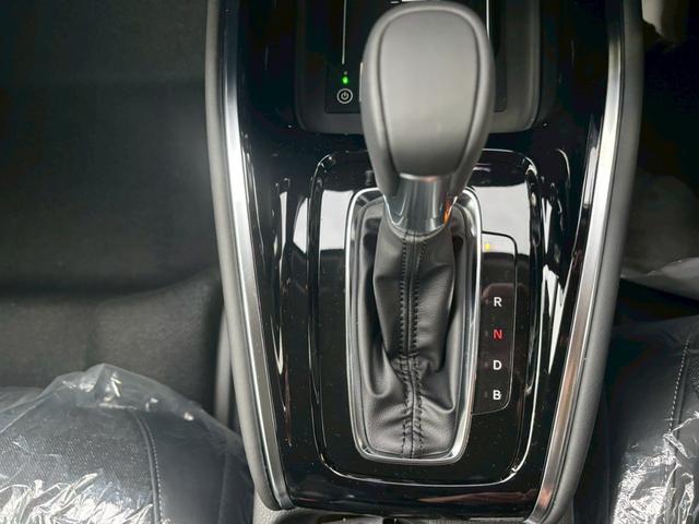 ヴェゼル ｅ：ＨＥＶ　Ｚ　届出済未使用車　４ＷＤ　純正９インチディスプレイ　Ｂｌｕｅｔｏｏｔｈ　アラウンドビューモニター　寒冷地仕様　パワーバックドア　ブラインドスポットモニター　クルコン　レーンアシスト　クリアランスソナー（21枚目）