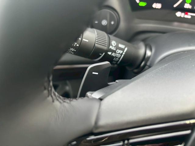 ヴェゼル ｅ：ＨＥＶ　Ｚ　届出済未使用車　４ＷＤ　純正９インチディスプレイ　Ｂｌｕｅｔｏｏｔｈ　アラウンドビューモニター　寒冷地仕様　パワーバックドア　ブラインドスポットモニター　クルコン　レーンアシスト　クリアランスソナー（31枚目）