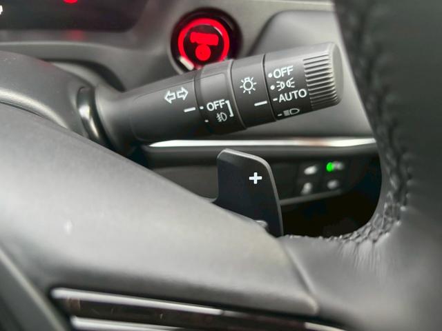 ヴェゼル ｅ：ＨＥＶ　Ｚ　届出済未使用車　４ＷＤ　純正９インチディスプレイ　Ｂｌｕｅｔｏｏｔｈ　アラウンドビューモニター　寒冷地仕様　パワーバックドア　ブラインドスポットモニター　クルコン　レーンアシスト　クリアランスソナー（32枚目）