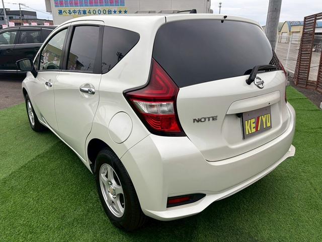 ノート Ｘ　ＦＯＵＲ　パートタイム４ＷＤ　社外フルセグナビ　バックカメラ　Ｂｌｕｅｔｏｏｔｈ　衝突軽減防止　横滑り防止　レーンアシスト　電動格納ミラー　ミラーウインカー　スペアキー　ＣＤ・ＤＶＤ再生　社外ホイール　禁煙車（7枚目）