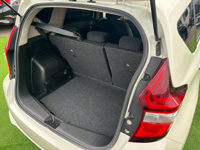 ノート Ｘ　ＦＯＵＲ　パートタイム４ＷＤ　社外フルセグナビ　バックカメラ　Ｂｌｕｅｔｏｏｔｈ　衝突軽減防止　横滑り防止　レーンアシスト　電動格納ミラー　ミラーウインカー　スペアキー　ＣＤ・ＤＶＤ再生　社外ホイール　禁煙車（16枚目）