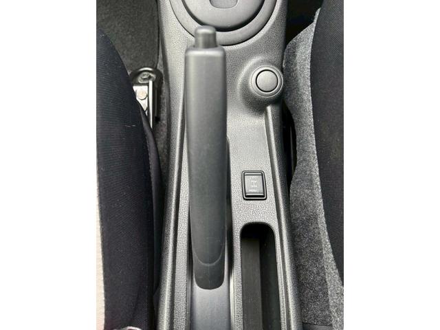 ノート Ｘ　ＦＯＵＲ　パートタイム４ＷＤ　社外フルセグナビ　バックカメラ　Ｂｌｕｅｔｏｏｔｈ　衝突軽減防止　横滑り防止　レーンアシスト　電動格納ミラー　ミラーウインカー　スペアキー　ＣＤ・ＤＶＤ再生　社外ホイール　禁煙車（25枚目）