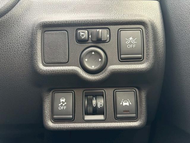 ノート Ｘ　ＦＯＵＲ　パートタイム４ＷＤ　社外フルセグナビ　バックカメラ　Ｂｌｕｅｔｏｏｔｈ　衝突軽減防止　横滑り防止　レーンアシスト　電動格納ミラー　ミラーウインカー　スペアキー　ＣＤ・ＤＶＤ再生　社外ホイール　禁煙車（28枚目）