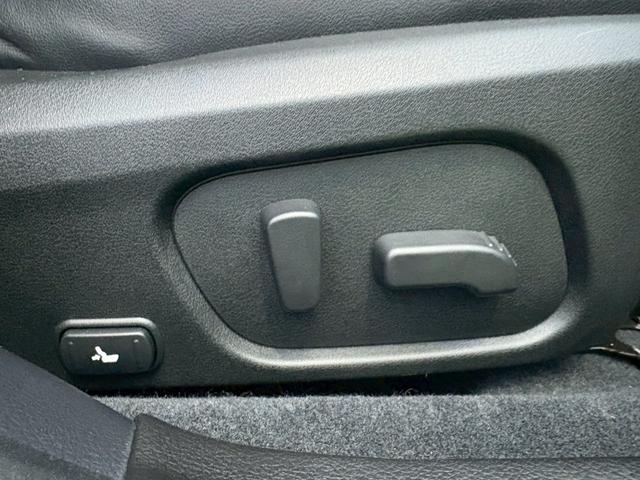 レヴォーグ １．６ＧＴ－Ｓアイサイト　４ＷＤ　社外フルセグナビ　ＳＴＩリップ　バックカメラ　フリップダウンモニター　衝突軽減　レーダークルコン　クリアランスソナー　レーンアシスト　パドルシフト　ブラインドスポットモニター　シートヒーター（37枚目）