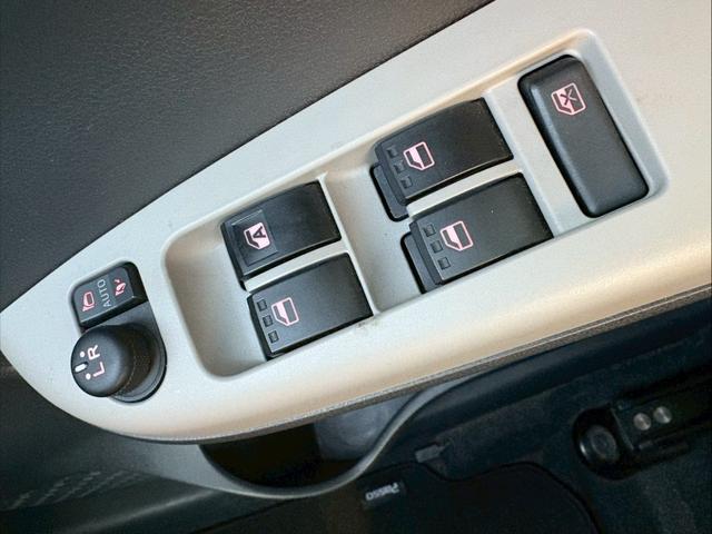 パッソ モーダ S 4WD 社外フルセグナビ 純正エンジンスターター 寒冷地仕様 バックカメラ Bluetooth 衝突軽減 レーンアシスト アイドリングストップ 電動格納ミラー シートヒーター スペアキー ETC 禁煙(33枚目)