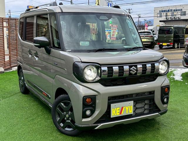 スペーシアギア ハイブリッドXZ ターボ 4WD 登録済未使用車 ディスプレイオーディオ フルセグTV ルーフレール 両側自動ドア アラウンドビュー BT 衝突軽減 コーナーセンサー レーンアシスト シート・ハンドルヒーター 保証書 スペアキ(5枚目)